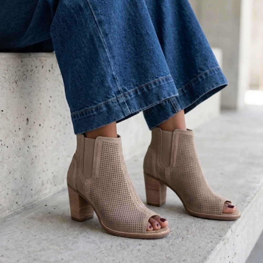 Toms Majorca Suede Peep Toe Sandal Size 7.5 Tan